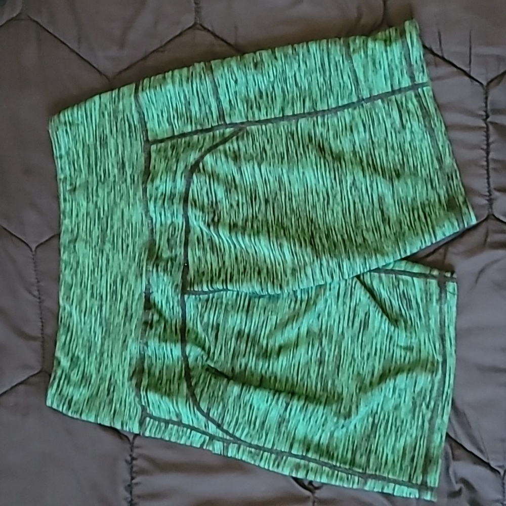 Green biking shorts - Picture 3 of 4